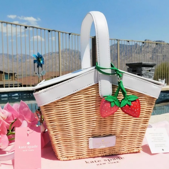 Kate spade wicker picnic basket NWT strawberry - Picture 6 of 10